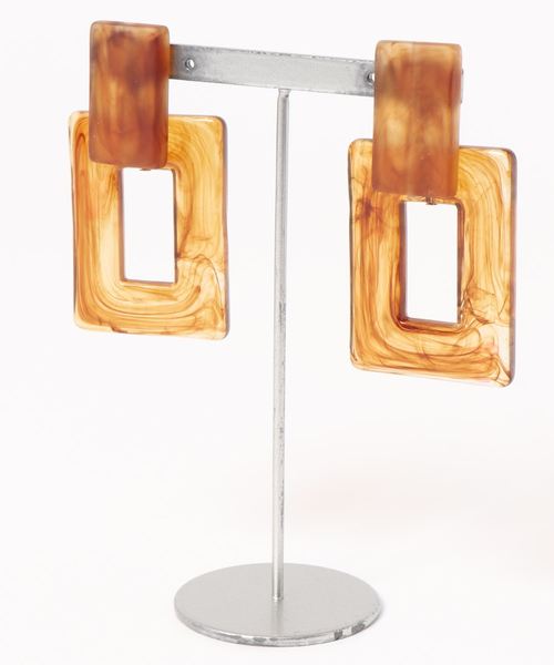 KOBE LETTUCE（コウベレタス）の「マーブルスクエアボリュームピアス（ピアス（両耳用）・レディース・アイボリー/ブラウン・FREE）」の5枚目の写真