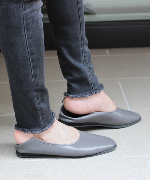 Fin（フィン）の「スクエアトゥ2WAＹローファー<バブーシュ>（ローファー・レディース・ブラック/ブラウン/グレー・22.5cm/23cm/23.5cm/24cm/24.5cm/25cm）」の13枚目の写真