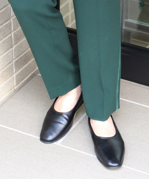 Fin（フィン）の「スクエアトゥ2WAＹローファー<バブーシュ>（ローファー・レディース・ブラック/ブラウン/グレー・22.5cm/23cm/23.5cm/24cm/24.5cm/25cm）」の16枚目の写真