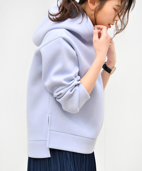 Ambre Neige（アンブルネージュ）の「パウダリーポンチフーディパーカー/ラフィヌモンパーカー/ラフィヌモンシリーズ【WEB/EC限定商品】（パーカー・レディース・ブラック/オフホワイト/サックスブルー/モカ・FREE）」の4枚目の写真