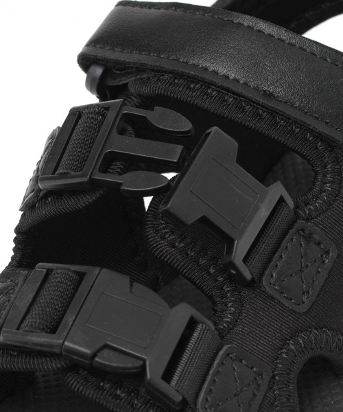 LAKOLE（ラコレ）の「3テープサンダル / LAKOLE（サンダル・レディース・ブラック/キャメル・MEDIUM/LARGE）」の8枚目の写真