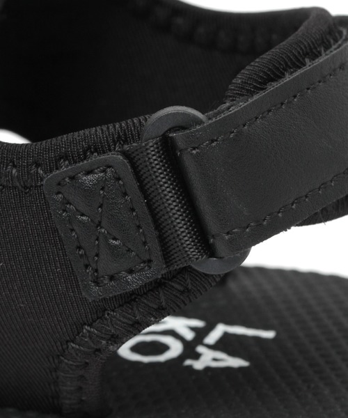 LAKOLE（ラコレ）の「3テープサンダル / LAKOLE（サンダル・レディース・ブラック/キャメル・MEDIUM/LARGE）」の10枚目の写真