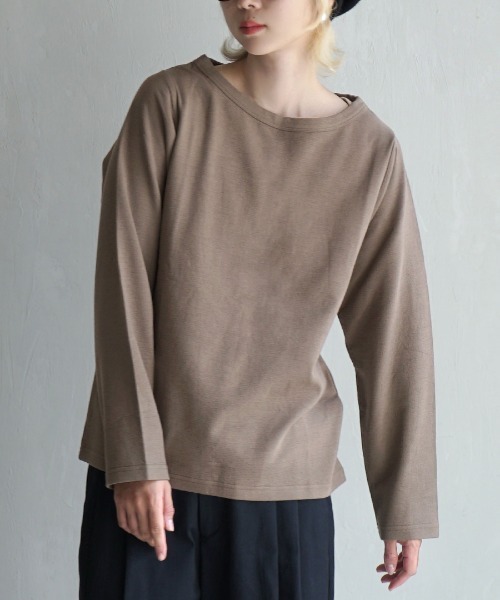 zootie（ズーティー）の「ふっくらカットソー スタンダード（Tシャツ/カットソー・レディース・ライトブルー/グリーン系その他/マスタード/オフホワイト/チャコール/ブラック/スモークピンク/グリーン/ベージュ/ホワイト/ライトグレー/ライム/モカ/ネイビー/オレンジ/ラベンダー/グレイッシュブルー/イエロー系その他/ブラウン系その他/ワインレッド・M/L）」の7枚目の写真