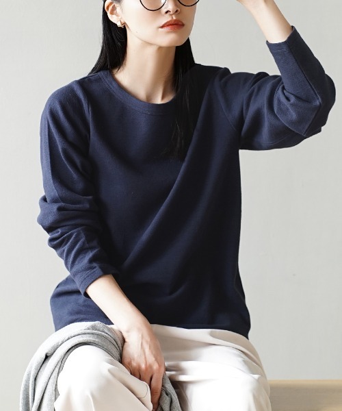 zootie（ズーティー）の「ふっくらカットソー スタンダード（Tシャツ/カットソー・レディース・ライトブルー/グリーン系その他/マスタード/オフホワイト/チャコール/ブラック/スモークピンク/グリーン/ベージュ/ホワイト/ライトグレー/ライム/モカ/ネイビー/オレンジ/ラベンダー/グレイッシュブルー/イエロー系その他/ブラウン系その他/ワインレッド・M/L）」の13枚目の写真