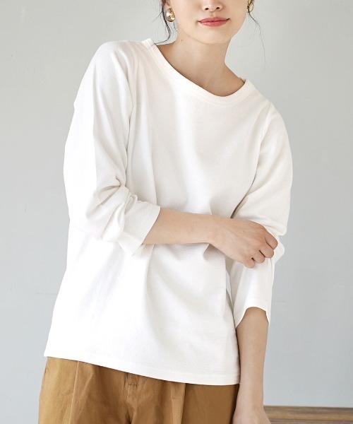 zootie（ズーティー）の「ふっくらカットソー スタンダード（Tシャツ/カットソー・レディース・ライトブルー/グリーン系その他/マスタード/オフホワイト/チャコール/ブラック/スモークピンク/グリーン/ベージュ/ホワイト/ライトグレー/ライム/モカ/ネイビー/オレンジ/ラベンダー/グレイッシュブルー/イエロー系その他/ブラウン系その他/ワインレッド・M/L）」の2枚目の写真