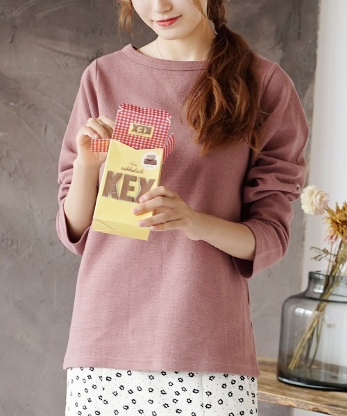 zootie（ズーティー）の「ふっくらカットソー スタンダード（Tシャツ/カットソー・レディース・ライトブルー/グリーン系その他/マスタード/オフホワイト/チャコール/ブラック/スモークピンク/グリーン/ベージュ/ホワイト/ライトグレー/ライム/モカ/ネイビー/オレンジ/ラベンダー/グレイッシュブルー/イエロー系その他/ブラウン系その他/ワインレッド・M/L）」の18枚目の写真