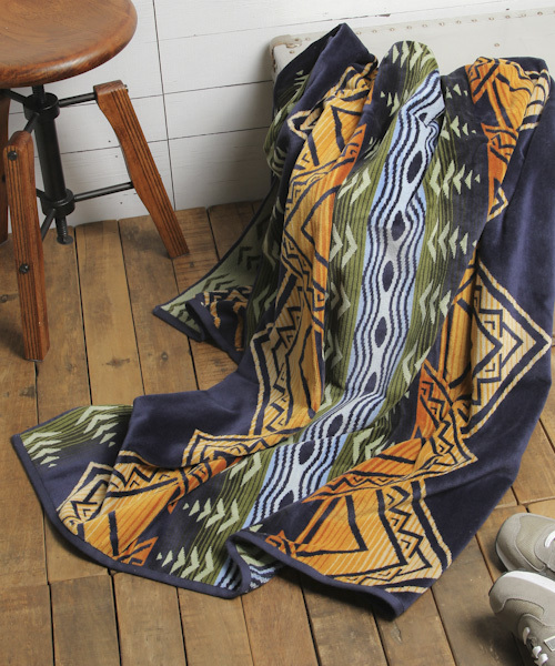 PENDLETON（ペンドルトン）の「[ソファカバーとしても◎]【PENDLETON(ペンドルトン)】ジャガードブランケット（ブランケット・レディース・レッド/ブラウン/アイボリー/ブルー/ライトブルー/ネイビー/ダークブルー/ホワイト/ブラック/チャコール/ベージュ/サックスブルー/ライトブラウン/スカイブルー/キャメル/ダークグレー/ナチュラル/ライトベージュ/インディゴブルー/アクア・0）」の17枚目の写真