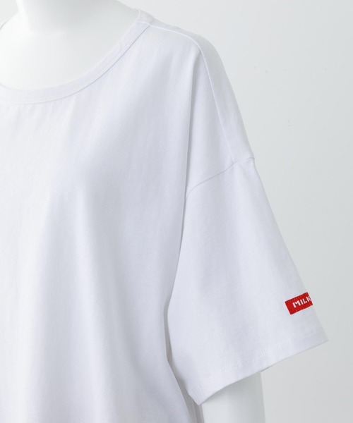 MILKFED.(ミルクフェド)の「SIDE SLIT LOGO TUNIC(チュニック・レディース・ホワイト/ブラック・ONE SIZE)」の5枚目の写真