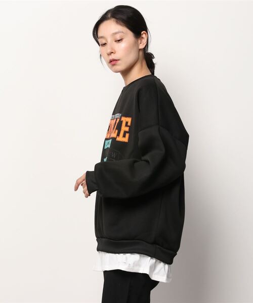 KOR（ケーオーアール）の「ビッグシルエット ロゴプルオーバー（スウェット・レディース・グレー/ブラック/ネイビー・FREE）」の8枚目の写真