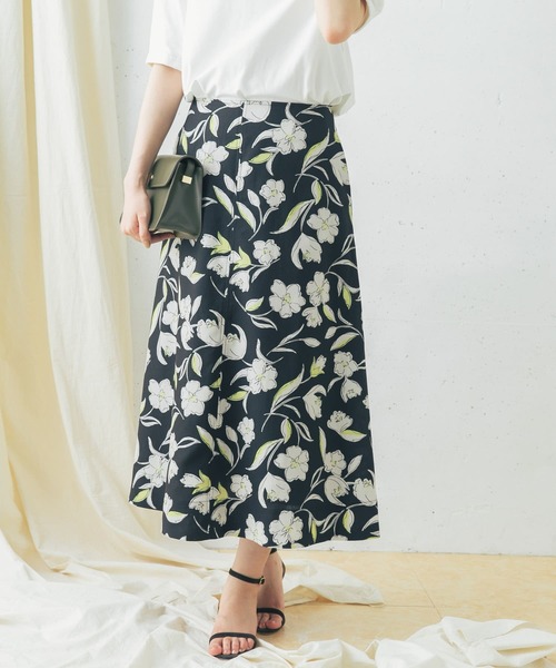 売約済みです【アーバンリサーチ】日本製 フラワープリントスカート URBAN RESEARCH（アーバンリサーチ）の「リーフフラワープリント