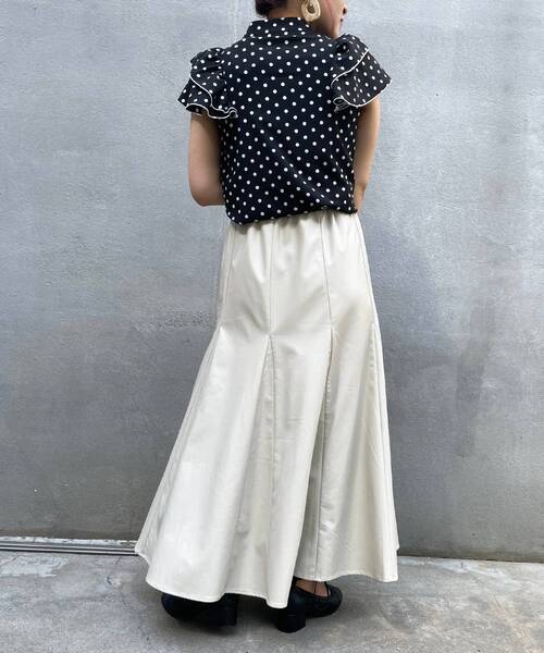 MAJESTIC LEGON(マジェスティックレゴン)の「クラシカルノースリブラウス(シャツ/ブラウス・レディース・グリーン/アイボリー/ブラック系その他/ホワイト系その他2・MEDIUM/SMALL)」の21枚目の写真