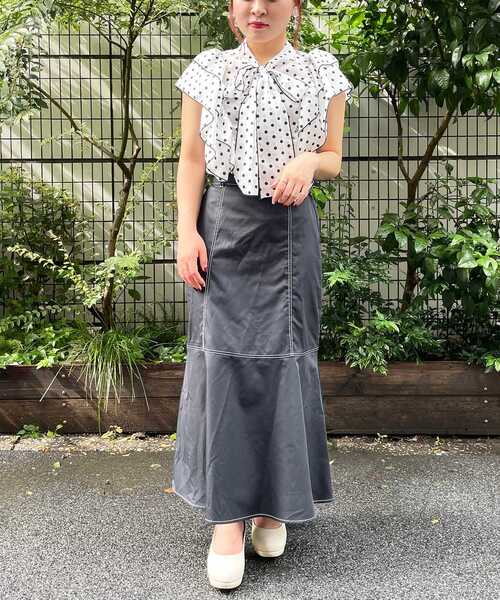 MAJESTIC LEGON(マジェスティックレゴン)の「クラシカルノースリブラウス(シャツ/ブラウス・レディース・グリーン/アイボリー/ブラック系その他/ホワイト系その他2・MEDIUM/SMALL)」の5枚目の写真