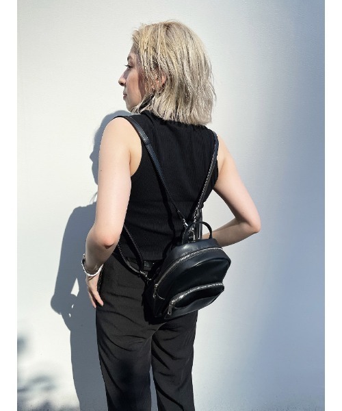 ENVYM（アンビー）の「フェイクレザーコンパクトＢａｇ（バックパック/リュック・レディース・ブラック・FREE）」の3枚目の写真