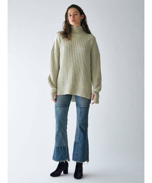 Ungrid(アングリッド)の「ハイウエストリメイクフレアデニム(デニムパンツ・レディース・ブルー・24inch/25inch/26inch)」の4枚目の写真