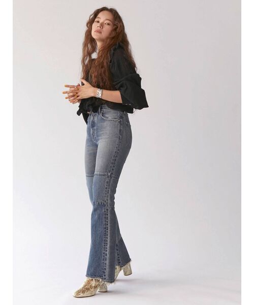 Ungrid(アングリッド)の「ハイウエストリメイクフレアデニム(デニムパンツ・レディース・ブルー・24inch/25inch/26inch)」の2枚目の写真