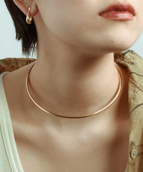 GOLDY（ゴールディ）の「ミニマル ライン ネックカフ（ネックレス・レディース・シルバー/ゴールド/その他1・FREE）」の2枚目の写真