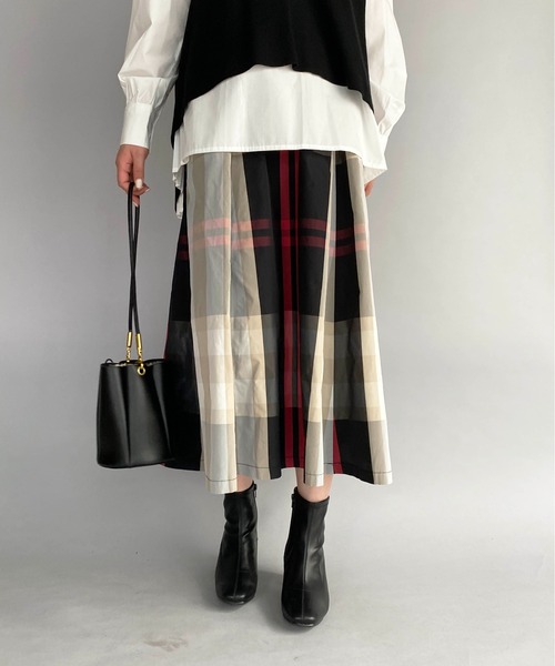 PICCIN(ピッチン)の「チェックフレアギャザースカート(スカート・レディース・ブラック/グレイッシュベージュ・M)」の3枚目の写真