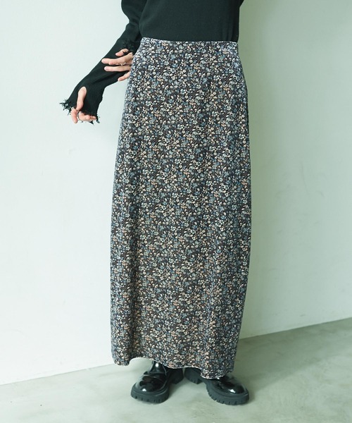 VACANCY（ヴァカンシー）の「アソート柄ペンシルベロアスカート（スカート・レディース・ブラック/その他/ゴールド/ブルー・FREE）」の4枚目の写真