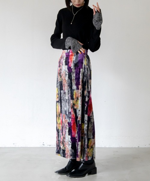 VACANCY（ヴァカンシー）の「アソート柄ペンシルベロアスカート（スカート・レディース・ブラック/その他/ゴールド/ブルー・FREE）」の6枚目の写真