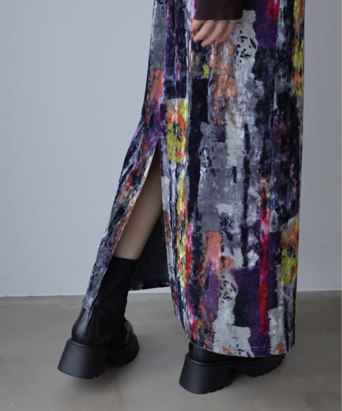 VACANCY（ヴァカンシー）の「アソート柄ペンシルベロアスカート（スカート・レディース・ブラック/その他/ゴールド/ブルー・FREE）」の19枚目の写真