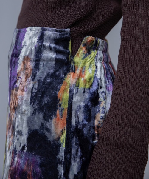 VACANCY（ヴァカンシー）の「アソート柄ペンシルベロアスカート（スカート・レディース・ブラック/その他/ゴールド/ブルー・FREE）」の21枚目の写真