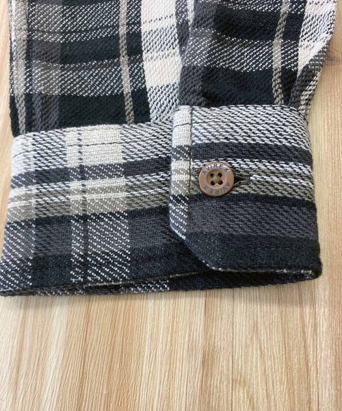 AVIREX（アヴィレックス）の「デイリーコットンフランネル ワークシャツ（シャツ/ブラウス・メンズ・ブラック/カーキ/サックスブルー/レッド/グリーン/ネイビー・M/L/XXL/XL）」の7枚目の写真