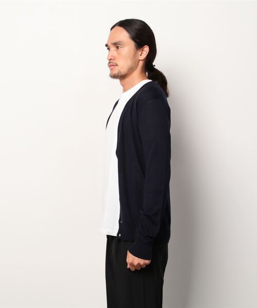 EMPORIO ARMANI（エンポリオアルマーニ）の「【エンポリオ アルマーニ】Vネックカーディガン プレーンニット バージンウール製（カーディガン/ボレロ・メンズ・ブラック/ネイビー・48/44/46/50）」の4枚目の写真