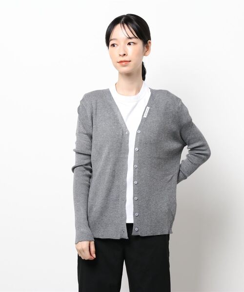 MAISON DE THERESE(メゾン ド テレーズ)の「Vネック ボタン開きニットカーディガン(カーディガン/ボレロ・レディース・ベージュ/アイボリー/ブルー/ブラック/ブラウン/グレー・FREE)」の3枚目の写真