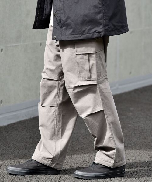 SHIPS（シップス）の「【WEB限定】SHIPS: 6ポケット ミリタリー ワイド イージー カーゴ パンツ（カーゴパンツ・メンズ・チャコールグレー/ブラック/オリーブ・SMALL/MEDIUM/LARGE）」の9枚目の写真