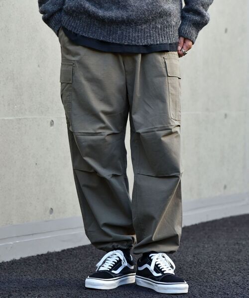 SHIPS（シップス）の「【WEB限定】SHIPS: 6ポケット ミリタリー ワイド イージー カーゴ パンツ（カーゴパンツ・メンズ・チャコールグレー/ブラック/オリーブ・SMALL/MEDIUM/LARGE）」の13枚目の写真