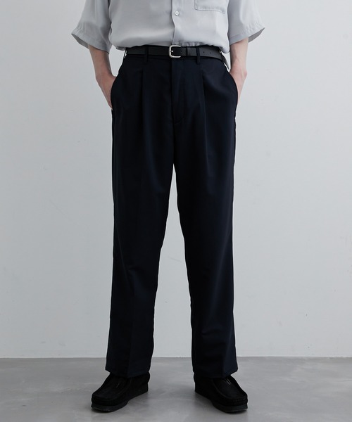 JUNRED(ジュンレッド)の「【ユウ×JUNRed】ポリッシュドTRワンタックストレートワイドパンツ(スラックス・メンズ・ライトグレー/ネイビー/ブラック・S/M/L)」の3枚目の写真