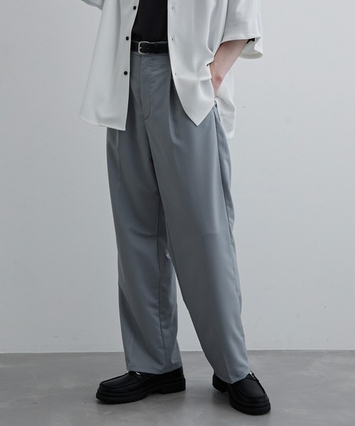 JUNRED(ジュンレッド)の「【ユウ×JUNRed】ポリッシュドTRワンタックストレートワイドパンツ(スラックス・メンズ・ライトグレー/ネイビー/ブラック・S/M/L)」の2枚目の写真