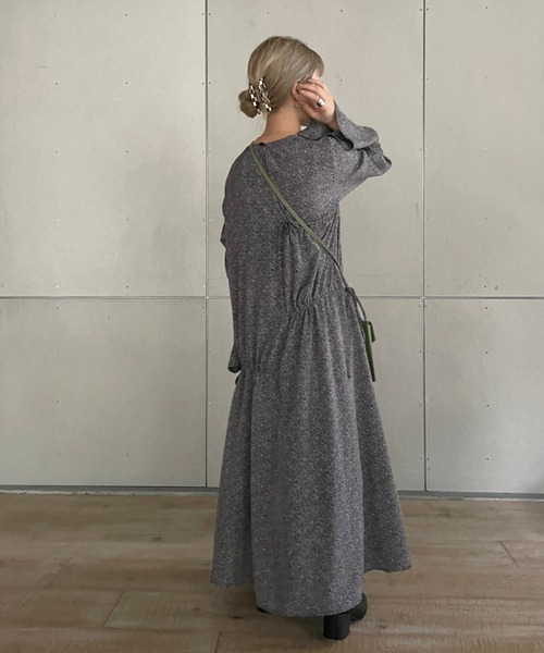 w closet(ダブルクローゼット)の「小花プリントドロストワンピース(ワンピース・レディース・イエロー/グレー系2・FREE)」の10枚目の写真