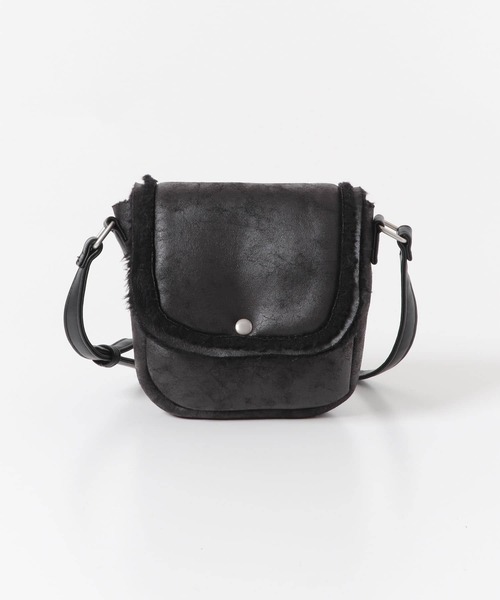 SENSE OF PLACE by URBAN RESEARCH(センスオブプレイスバイアーバンリサーチ)の「ヴィンテージムートンミニショルダーバッグ(ショルダーバッグ・メンズ・キャメル/ブラック・ONE)」の7枚目の写真