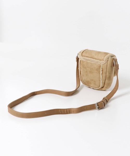 SENSE OF PLACE by URBAN RESEARCH(センスオブプレイスバイアーバンリサーチ)の「ヴィンテージムートンミニショルダーバッグ(ショルダーバッグ・メンズ・キャメル/ブラック・ONE)」の9枚目の写真
