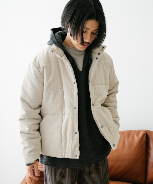 ITEMS URBANRESEARCH（アイテムズ アーバンリサーチ）の「コーデュロイ中綿スタンドカラージャケット（ダウンジャケット/コート・メンズ・オフホワイト/グレー/ブラック/キャメル・MEDIUM/LARGE）」の5枚目の写真