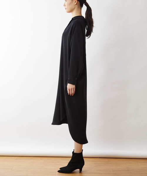 OUVRAGE CLASSE（ウヴラージュクラス）の「スキッパーバックボタンワンピース（ワンピース・レディース・ブラック/グレイッシュベージュ・FREE）」の16枚目の写真