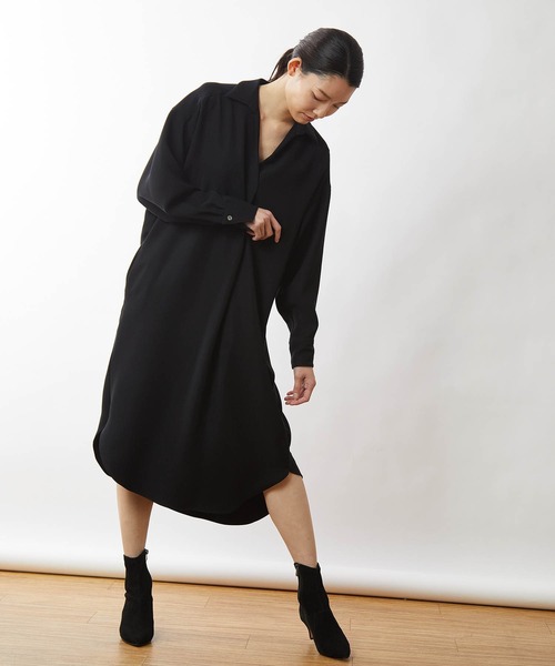 OUVRAGE CLASSE（ウヴラージュクラス）の「スキッパーバックボタンワンピース（ワンピース・レディース・ブラック/グレイッシュベージュ・FREE）」の10枚目の写真