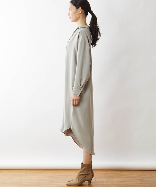 OUVRAGE CLASSE（ウヴラージュクラス）の「スキッパーバックボタンワンピース（ワンピース・レディース・ブラック/グレイッシュベージュ・FREE）」の20枚目の写真