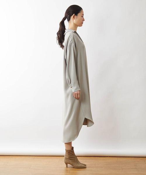 OUVRAGE CLASSE（ウヴラージュクラス）の「スキッパーバックボタンワンピース（ワンピース・レディース・ブラック/グレイッシュベージュ・FREE）」の22枚目の写真