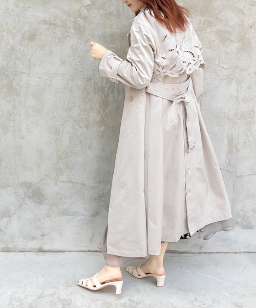 RANDA(ランダ)の「カッティングデザイントレンチコート(トレンチコート・レディース・アイボリー/ベージュ・1/0)」の2枚目の写真