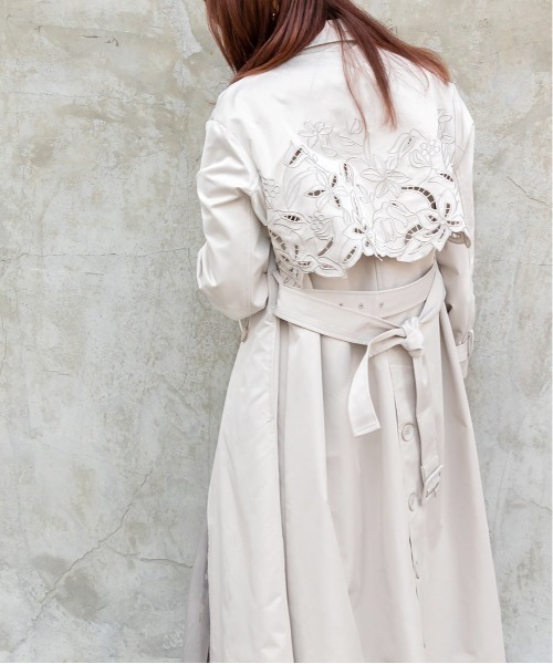 RANDA(ランダ)の「カッティングデザイントレンチコート(トレンチコート・レディース・アイボリー/ベージュ・1/0)」の17枚目の写真
