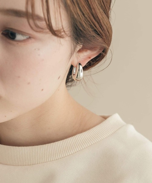 SMELLY（スメリー）の「オーバルワンタッチピアス（ピアス（両耳用）・レディース・シルバー/ゴールド・-）」の7枚目の写真