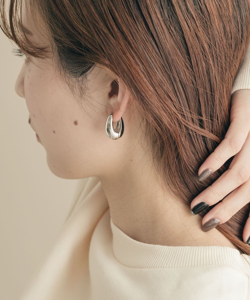 SMELLY（スメリー）の「オーバルワンタッチピアス（ピアス（両耳用）・レディース・シルバー/ゴールド・-）」の9枚目の写真