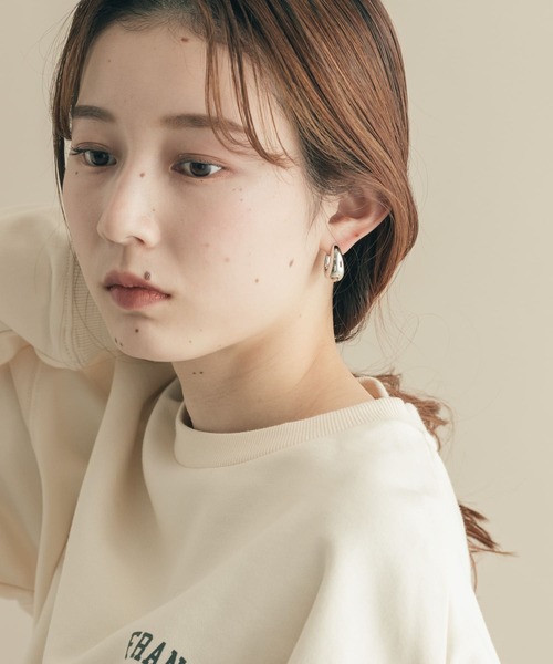 SMELLY（スメリー）の「オーバルワンタッチピアス（ピアス（両耳用）・レディース・シルバー/ゴールド・-）」の8枚目の写真