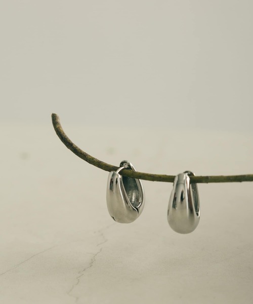 SMELLY（スメリー）の「オーバルワンタッチピアス（ピアス（両耳用）・レディース・シルバー/ゴールド・-）」の6枚目の写真