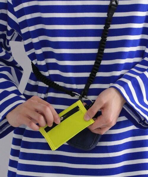 SHIPS（シップス）の「【WEB限定】SHIPS: 〈撥水加工〉 2セット ポーチ ネック ストラップ（ショルダーバッグ・メンズ・ブラック/オリーブ/イエロー・ONE SIZE）」の13枚目の写真