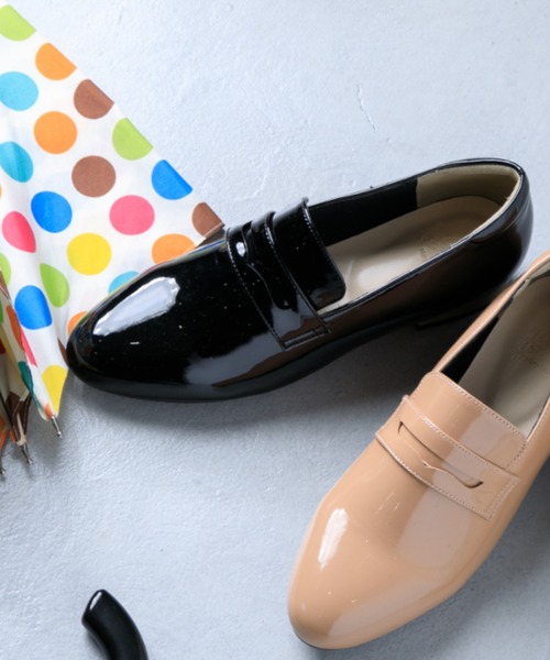 Noubel Voug Relax（ヌーベルヴォーグリラックス）の「【晴雨兼用】ソフトエナメルタイプ ローファー ローヒール パンプス（レインシューズ・レディース・ベージュ/ブラック/アイボリー・L/M/LL/S）」の2枚目の写真