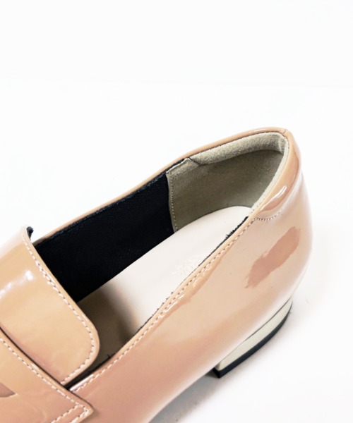 Noubel Voug Relax（ヌーベルヴォーグリラックス）の「【晴雨兼用】ソフトエナメルタイプ ローファー ローヒール パンプス（レインシューズ・レディース・ベージュ/ブラック/アイボリー・L/M/LL/S）」の4枚目の写真