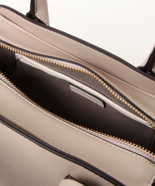 Samantha Thavasa（サマンサタバサ）の「バイカラーハンドルバッグ（ハンドバッグ・レディース・ブラック/グレイッシュベージュ/ピンクベージュ/オフホワイト・FREE）」の8枚目の写真